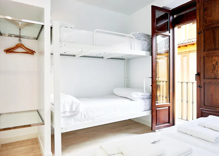 Amc Granada Hostal